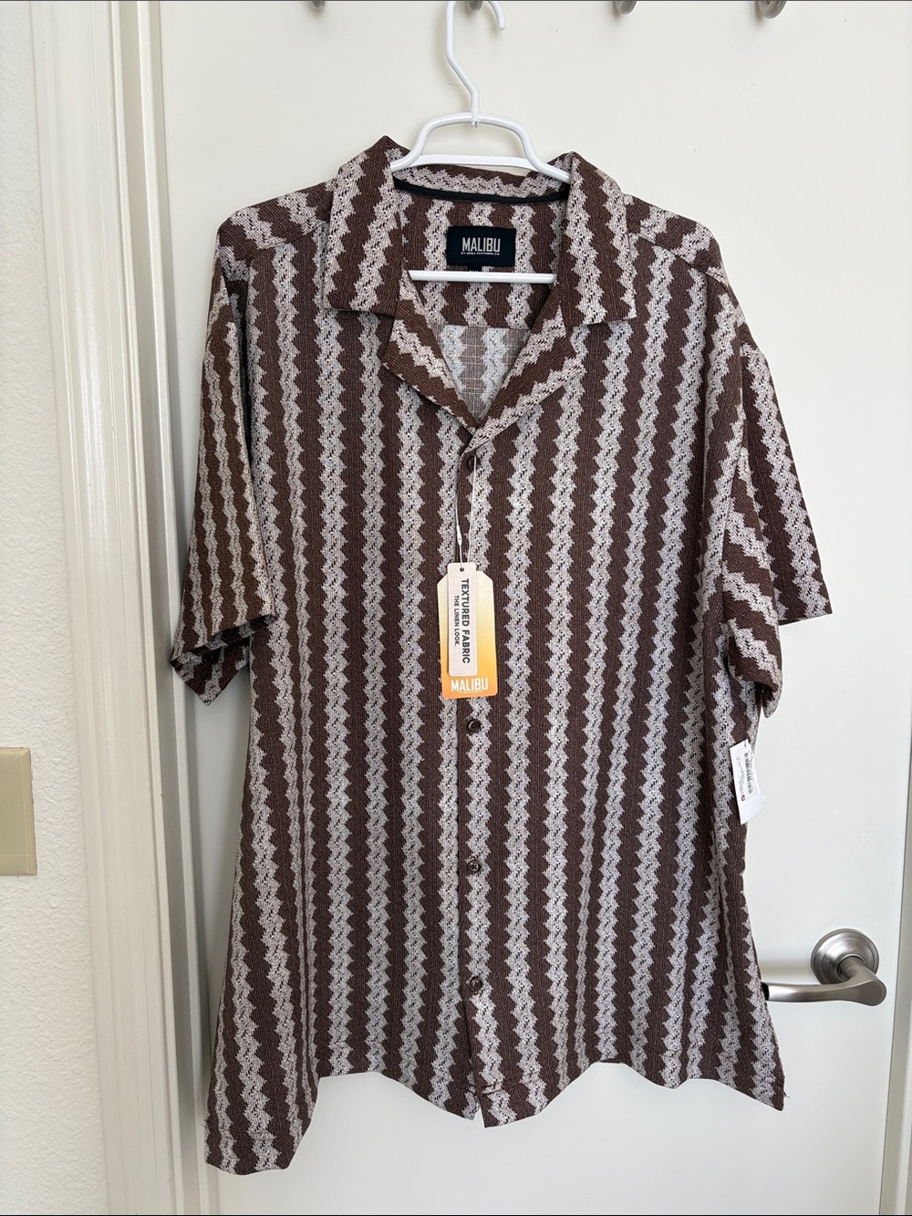 NWT Malibu Men’s Textured Resort Shirt - Brown/White Zig Zag 2XL